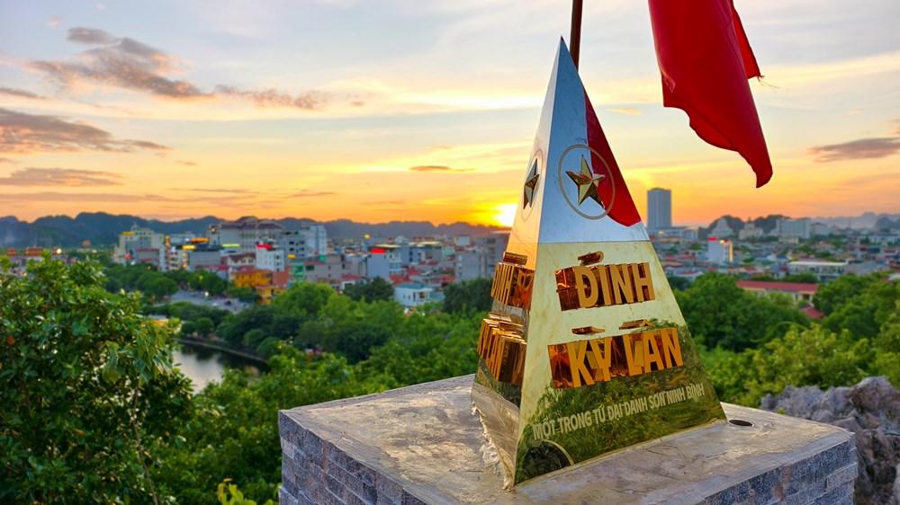 Ninh Bình: Điểm check-in siêu “hot” ngắm toàn cảnh Phố cổ Hoa Lư - ảnh 2