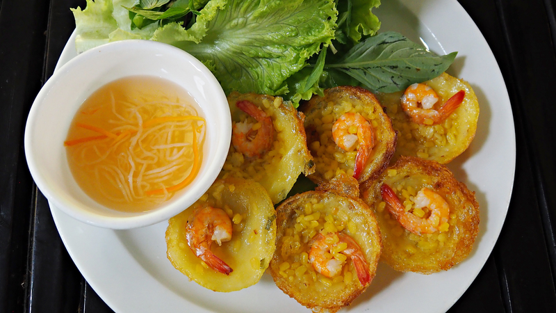 TikToker Mỹ mê bánh khọt, video hút triệu view - ảnh 1
