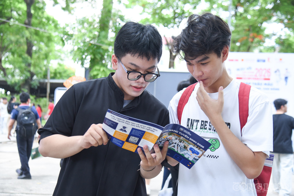 Theo kế hoạch tuyển sinh năm 2026, từ 15/7 đến 17h ngày 21/7, thí sinh thực hiện nộp lệ phí xét tuyển trực tuyến theo số lượng nguyện vọng đã đăng ký. clo_br_dsc-7011.jpg