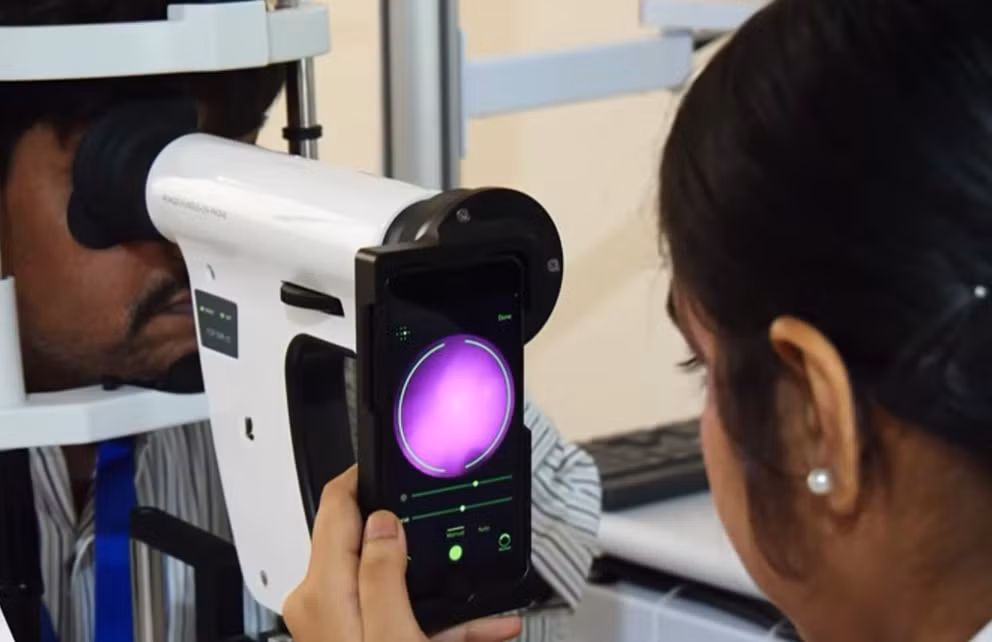 AI giúp nhân viên y tế ít chuyên môn thực hiện sàng lọc võng mạc ban đầu. Ảnh chụp màn hình untitled.png