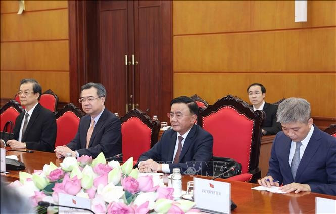 Thường trực Ban Bí thư Trần Cẩm Tú tại cuộc tiếp với Quyền Tổng Thư ký Đảng Dân chủ Tự do Nhật Bản Hagiuda Koichi. Ảnh: Phương Hoa/TTXVN.