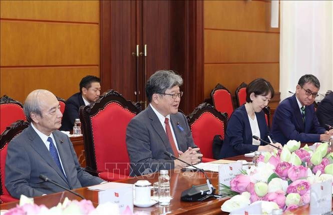 Quyền Tổng Thư ký Đảng Dân chủ Tự do Nhật Bản Hagiuda Koichi phát biểu. Ảnh: Phương Hoa/TTXVN.