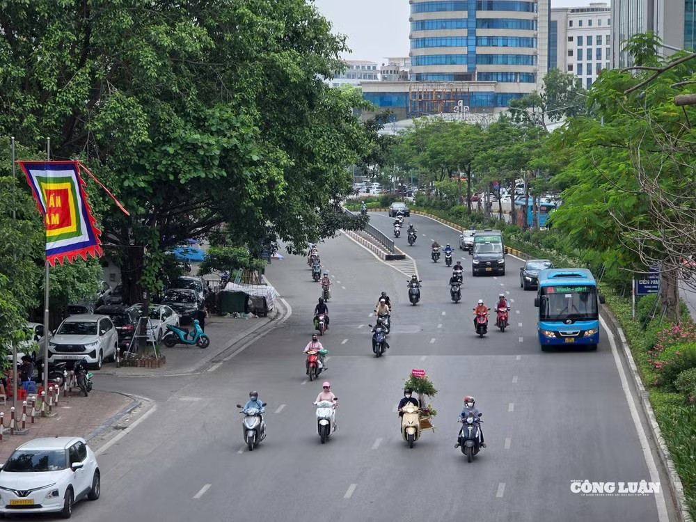 Hà Nội rà soát hộ nghèo để hỗ trợ chuyển đổi xe xăng sang phương tiện giao thông xanh. Ảnh: H. Đương z6814239523999-aaa83fe3591202e99a28421edb0b03dd.jpg