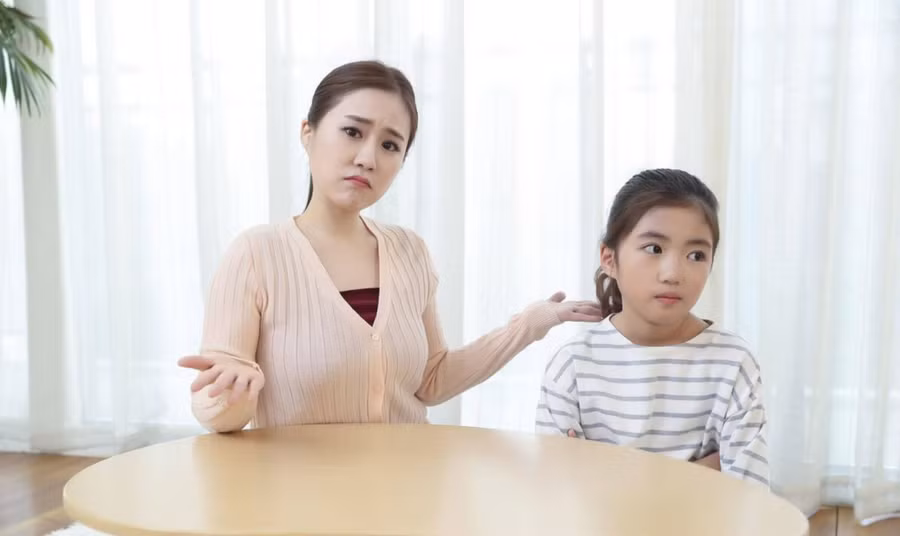 Là một cá thể độc lập, trẻ có khả năng suy nghĩ và hành động riêng, nên chúng có quyền từ chối, điều này cha mẹ cần hiểu rõ. (Ảnh: ITN)