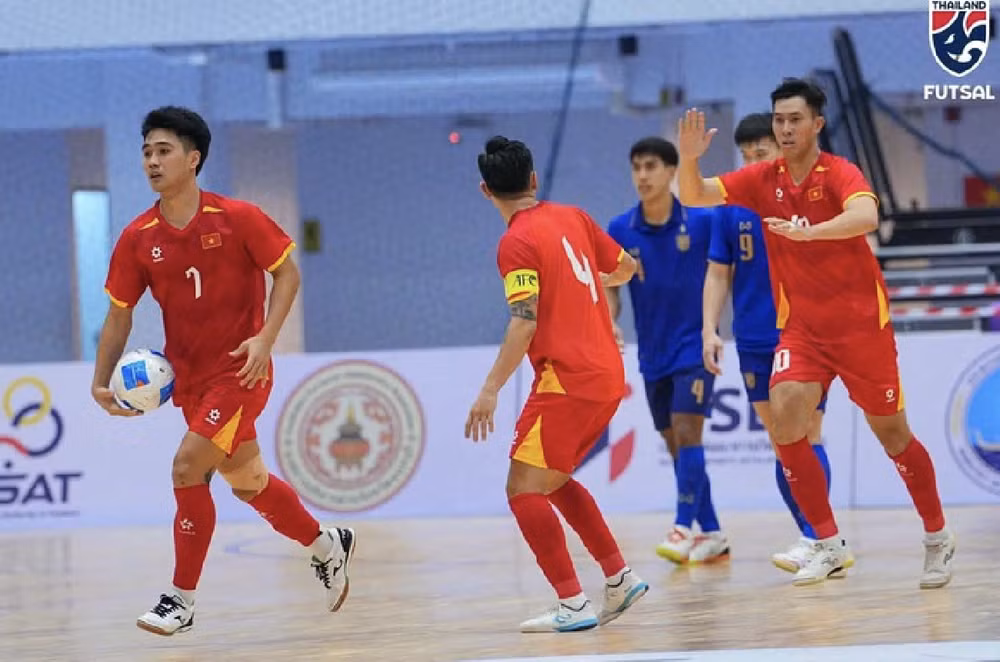 Đội tuyển futsal Việt Nam ăn mừng bàn thắng trước Thái Lan. Ảnh: Changsuek anh-man-hinh-2026-08-06-luc-062540.png