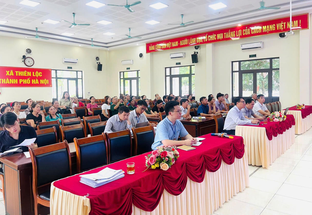 Đại diện các đơn vị và người dân đến tham dự hội nghị (Ảnh: TTDVTH xã Thiên Lộc).