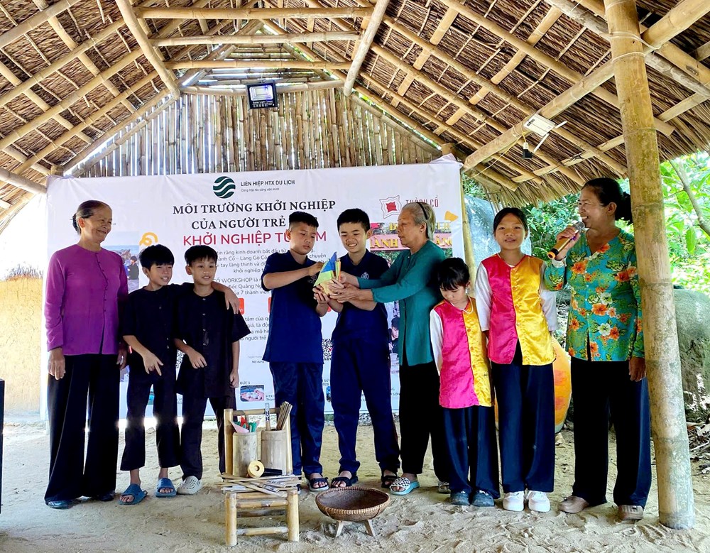 Bài chòi - “Đặc sản” níu chân du khách ở Gò Cỏ - ảnh 1