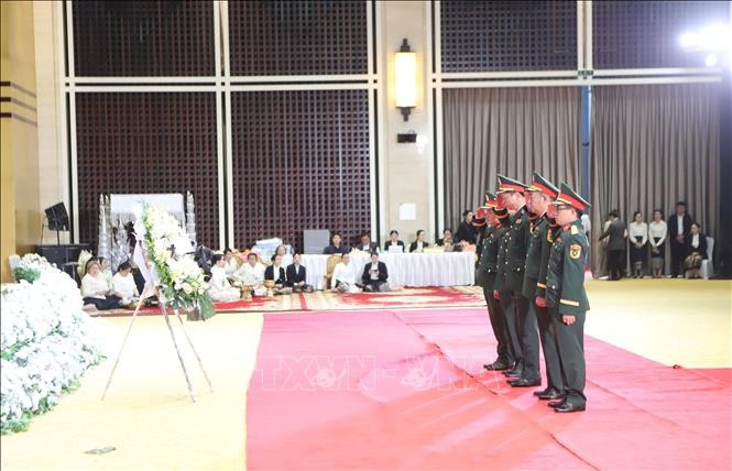 Đoàn đại biểu Bộ Quốc phòng Việt Nam do Thượng tướng Nguyễn Trường Thắng, Ủy viên Trung ương Đảng, Thứ trưởng Bộ Quốc phòng, làm Trưởng đoàn, viếng Chủ tịch Quốc hội Lào Xaysomphon Phomvihane. Ảnh: Xuân Tú/PV TTXVN tại Lào Đoàn đại biểu Bộ Quốc phòng Việt Nam do Thượng tướng Nguyễn Trường Thắng, Ủy viên Trung ương Đảng, Thứ trưởng Bộ Quốc phòng, làm Trưởng đoàn, viếng Chủ tịch Quốc hội Lào Xaysomphon Phomvihane. Ảnh: Xuân Tú/PV TTXVN tại Lào