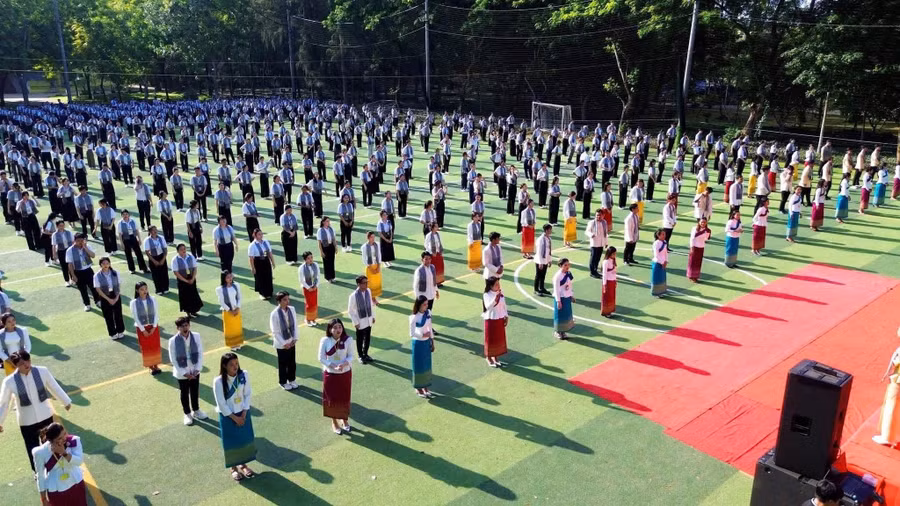 Hàng nghìn sinh viên Đại học Trà Vinh trình diễn điệu múa Saravan truyền thống của đồng bào Khmer. 717417445-1413609430799826-6449337598800226011-n.jpg