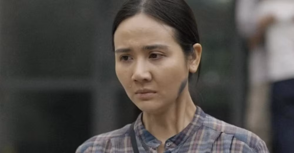 Huyền Lizzie trong phim "Căn nhà không mái che". Ảnh: VFC anh-man-hinh-2026-10-13-luc-215213.png