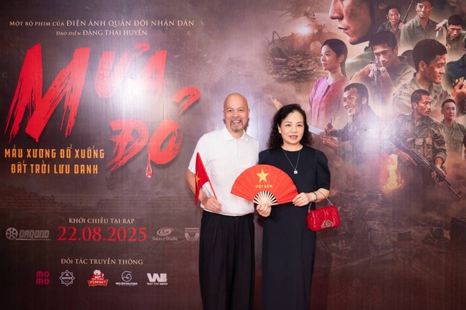 Bà Ngô Phương Lan và NTK Đức Hùng tại sự kiện