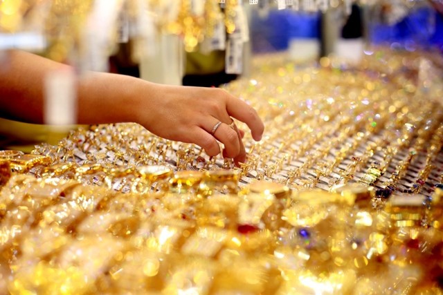 Tiêu thụ vàng trang sức giảm mạnh do giá vàng cao